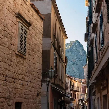 Jolie Amazing Stone By Interhome Jesenice