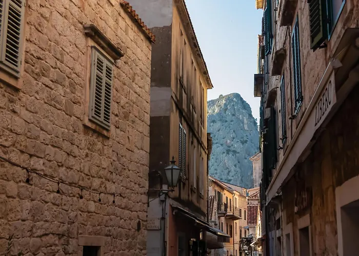 Jolie Amazing Stone By Interhome Jesenice